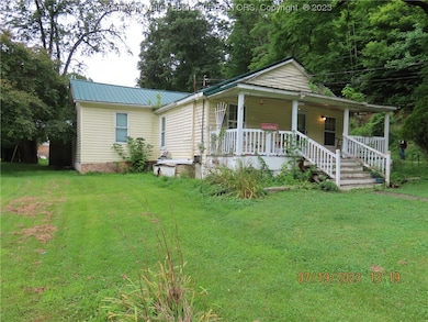 13 Beechie Fork Rd, Alum Creek, WV 25003 - photo 2