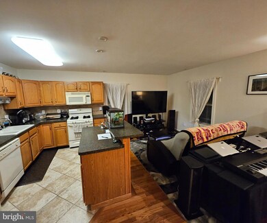 406 W Wayne Ave unit 2ND FLR, Wayne, PA 19087 - photo 6