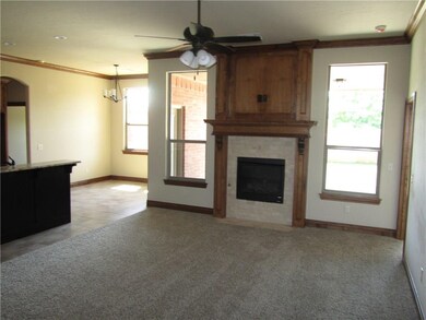 505 Pinewood Dr, Moore, OK 73160 - photo 4