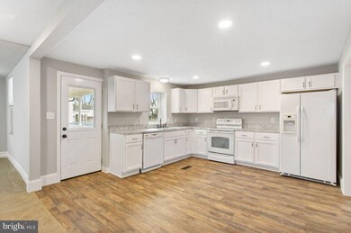 422 S 3rd St, Chambersburg, PA 17201 - photo 7