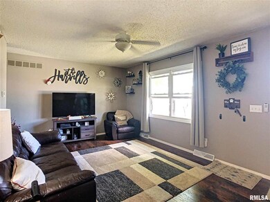 3409 W 43rd St, Davenport, IA 52806 - photo 2