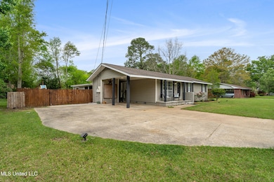 107_Forrest_Drive-4