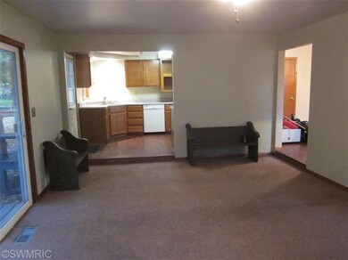 201 S Hooker Ave, Three Rivers, MI 49093 - photo 4