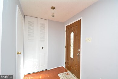 8674 Bent Arrow Ct, Springfield, VA 22153 - photo 2