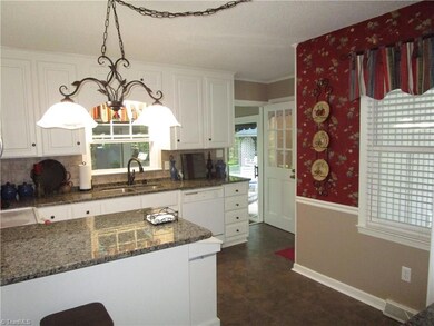 614 Eastwood Dr, Asheboro, NC 27205 - photo 4