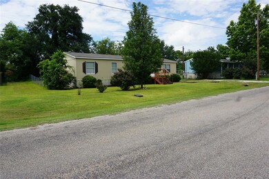 900 Skylark Dr, Granbury, TX 76049 - photo 4