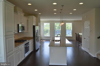 9064 Isabel Ln, Manassas Park, VA 20111 - photo 3