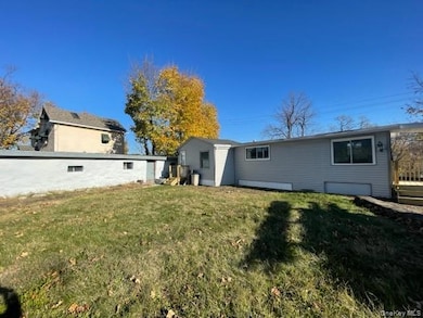 6 Union Ave, New Windsor, NY 12553 - photo 2