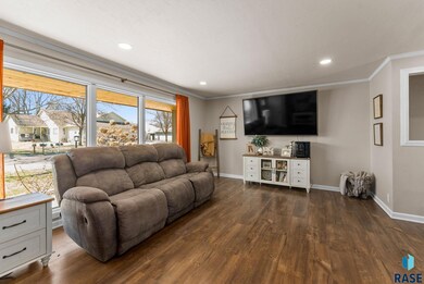 2220 E Sylvan Cir, Brandon, SD 57005 - photo 4