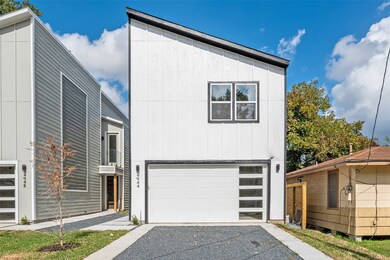 4944 Creekmont Dr, Houston, TX 77091 - photo 4