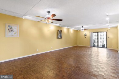 20822 Valley Forge Cir, King of Prussia, PA 19406 - photo 5