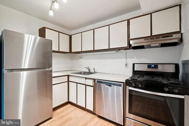 35 Canterbury Square unit 202, Alexandria, VA 22304 - photo 7