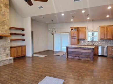 832 Corral Dr, Granbury, TX 76048 - photo 5