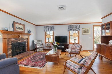 004-photo-living-room-6830361