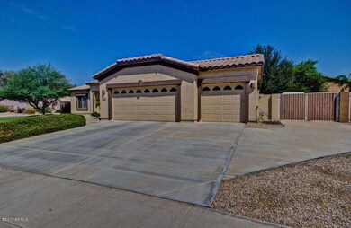 3 Car Garage,5 Car Parking Slab,RV Pking