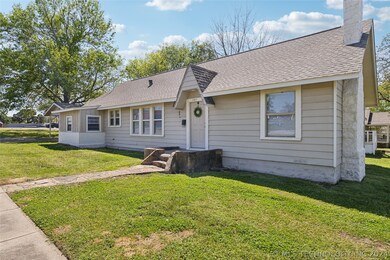 307 N Oklahoma Ave, Tahlequah, OK 74464 - photo 3