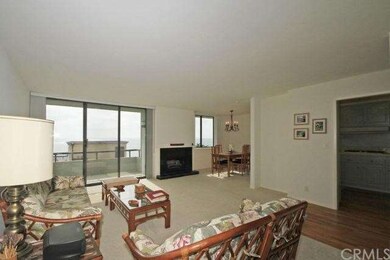 Living room and balcony with 180 degree views
