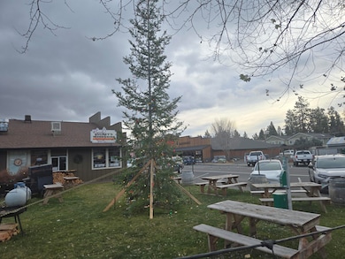 180 S Spruce St, Sisters, OR 97759 - photo 3