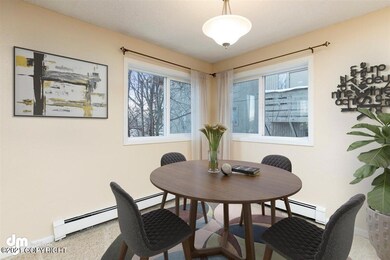 14-Dining Room 20210323-DW-8221_Final