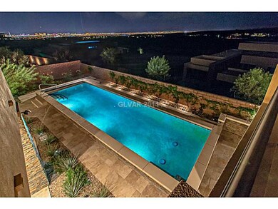 Swimming Pool/Hot Tub/Sauna.