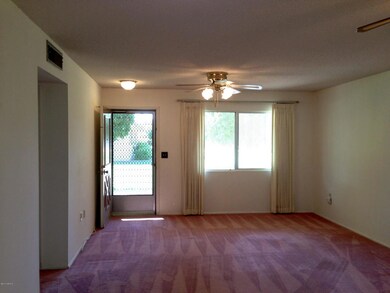 LIVING RM
