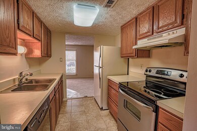 22422 Stablehouse Dr, Sterling, VA 20164 - photo 4