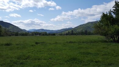 7477 Maple Ln, Central Point, OR 97502 - photo 4