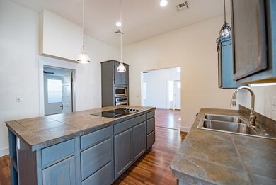 110 Shaw Ave, Fredericksburg, TX 78624 - photo 3