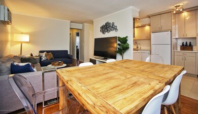 (5) DINNING ROOM LIVING ROOM