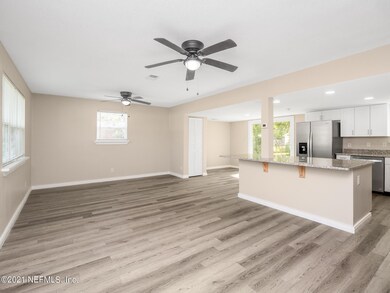 6822 Bogata Dr S, Jacksonville, FL 32210 - photo 4