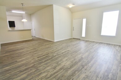 692 Fallow Ln, Alvin, TX 77511 - photo 3