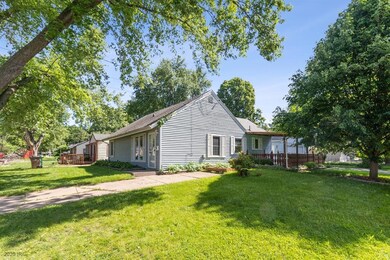 1005 69th St, Windsor Heights, IA 50324 - photo 2