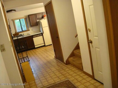 121 Meadow View Ct, Bushkill, PA 18324 - photo 4