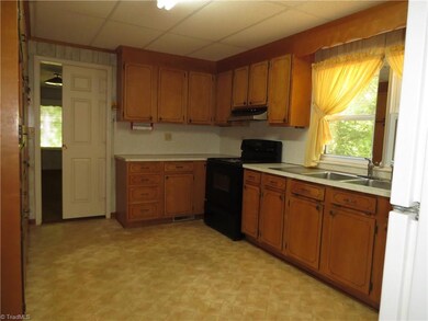 2127 Shelton Ave, Statesville, NC 28677 - photo 4