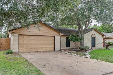 1600 Kings Park Dr, Alvin, TX 77511 - photo 3