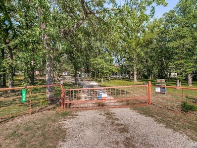 1030 Reese Ln, Azle, TX 76020 - photo 3