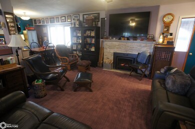 1409 Grove St, Webster City, IA 50595 - photo 4