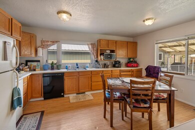 Kitchen/Dining Area