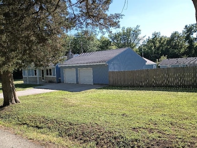 1712 S Hands St, Independence, MO 64055 - photo 2