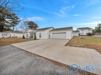 7570 Hustleville Rd, Albertville, AL 35951 - photo 4