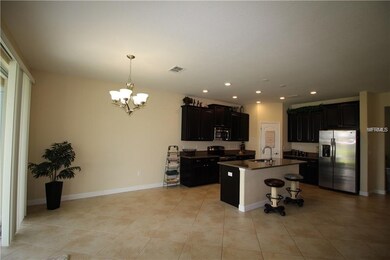 KITCHEN/EATING AREA