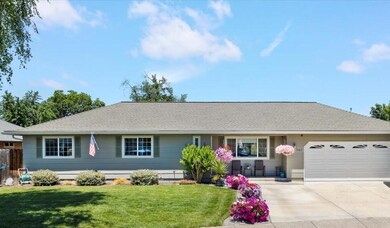 661 Prairie Ct, Central Point, OR 97502 - photo 2