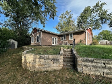 1231 Miami Ct NE, Cedar Rapids, IA 52402 - photo 2