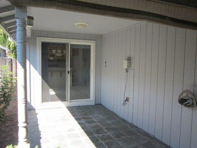 594 Briarwood Dr, Central Point, OR 97502 - photo 2