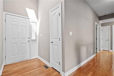 4431 SW Creekview Dr, Lees Summit, MO 64082 - photo 4