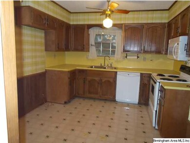 EAT-IN KITCHEN