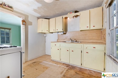 215 S Wilson St, San Marcos, TX 78666 - photo 3