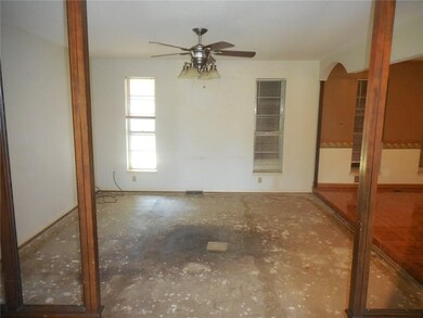 12013 Camelot Ct, Oklahoma City, OK 73120 - photo 4