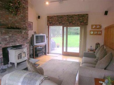 9 Garvey Rd, Framingham, MA 01701 - photo 5