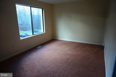 6914 Cipriano Woods Ct, Lanham, MD 20706 - photo 7